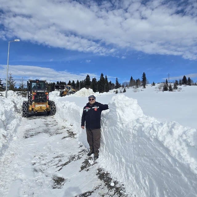 Giresun'un turizm merkezi Kulakkaya Yaylası'nda kar kalınlığı 2 metreyi bul...