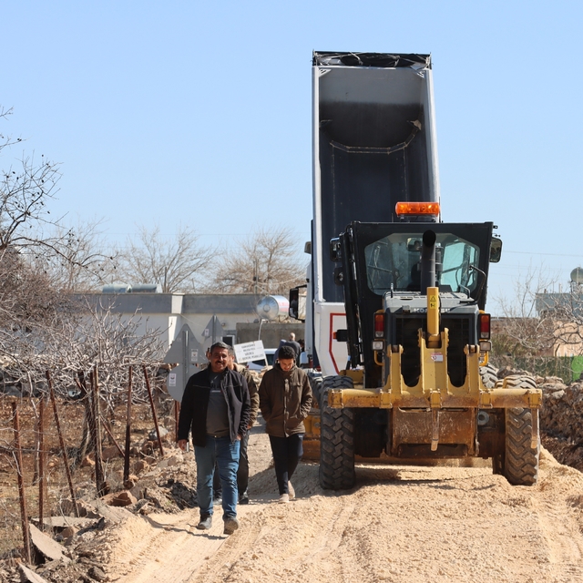 Karaköprü'de kırsal yollarda çalışmalar sürüyor