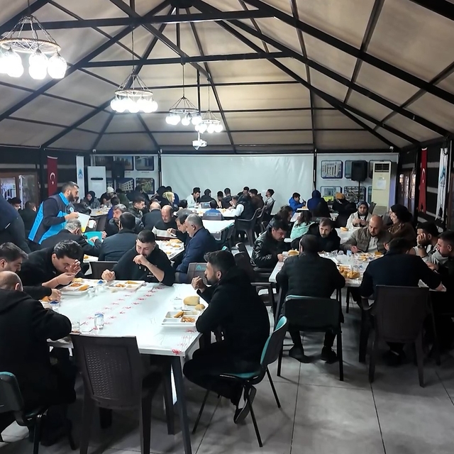 Eyyübiyeliler aynı sofrada, aynı duada buluştu