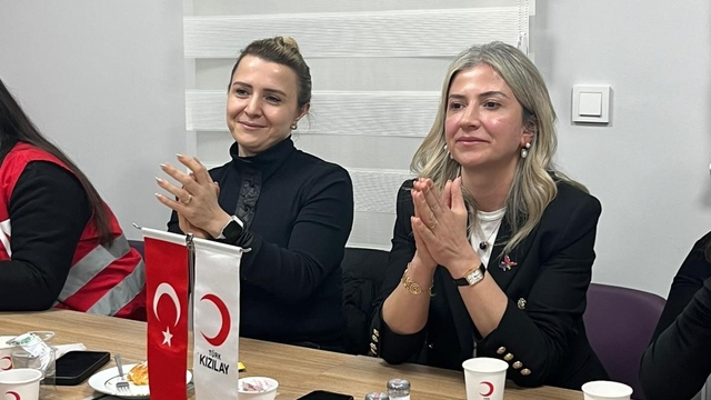 Kars'ta Kızılay'dan üniversite öğrencilerine "Anne Eli" iftarı
