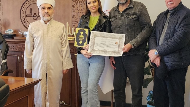 Rusya vatandaşı Alena Knaub, Müslüman oldu