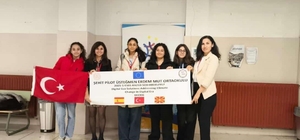 Burhaniyeli öğrenciler İspanya'da Türkiye’yi temsil etti