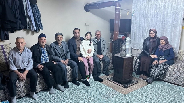 Sarıgöl'ün ilk şehidinin ailesine anlamlı ziyaret