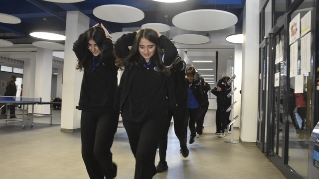 Bitlis'teki okullarda deprem tatbikatı yapıldı