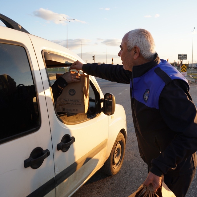 Kahta Belediyesi'nden iftara yetişemeyenlere kumanya desteği