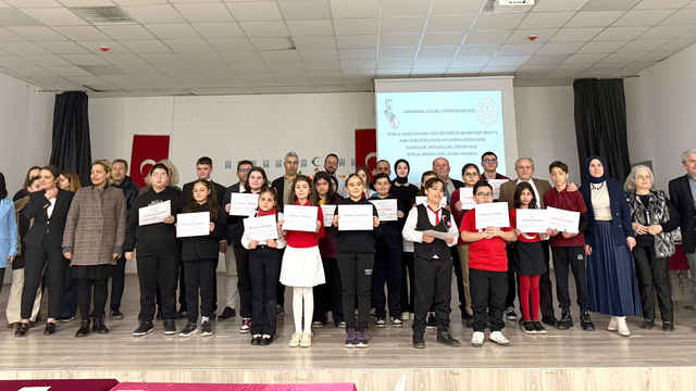 Karamürsel'de İstiklal Marşı'nı Güzel Okuma Yarışması yapıldı