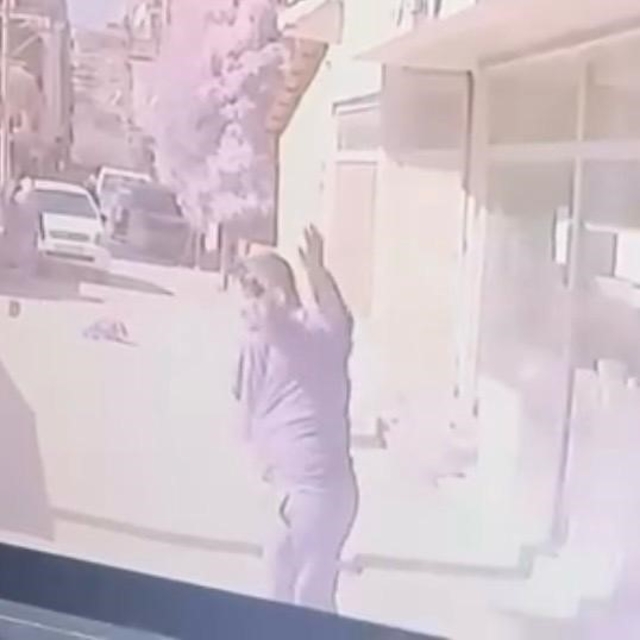 İzmir'de alacak verecek kavgası kanlı bitti: 1 yaralı