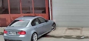 İzmir'de bir sürücü drift atarken kaza yaptı