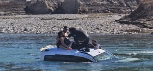 Araç baraj gölüne uçtu: 1 yaralı