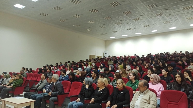 Üniversite öğrencilerine 'kadına yönelik şiddetle mücadele' semineri