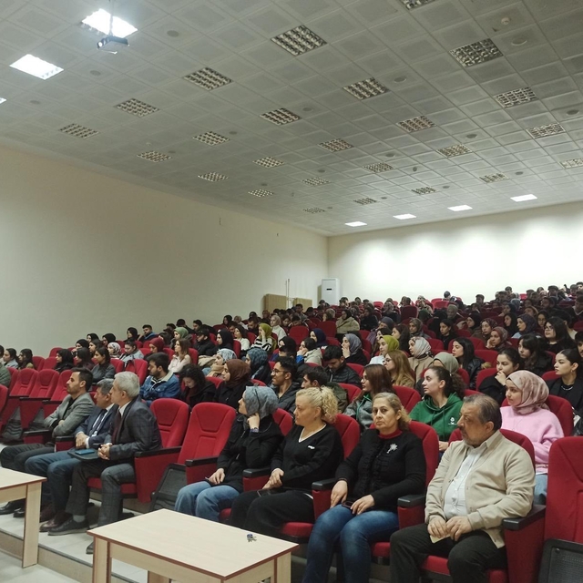 Üniversite öğrencilerine 'kadına yönelik şiddetle mücadele' semineri