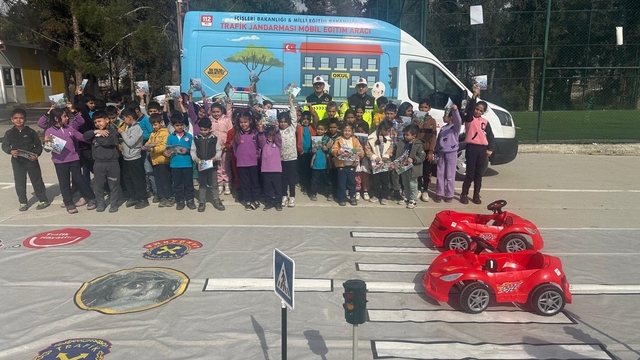 Jandarmadan öğrencilere güvenli trafik eğitimi