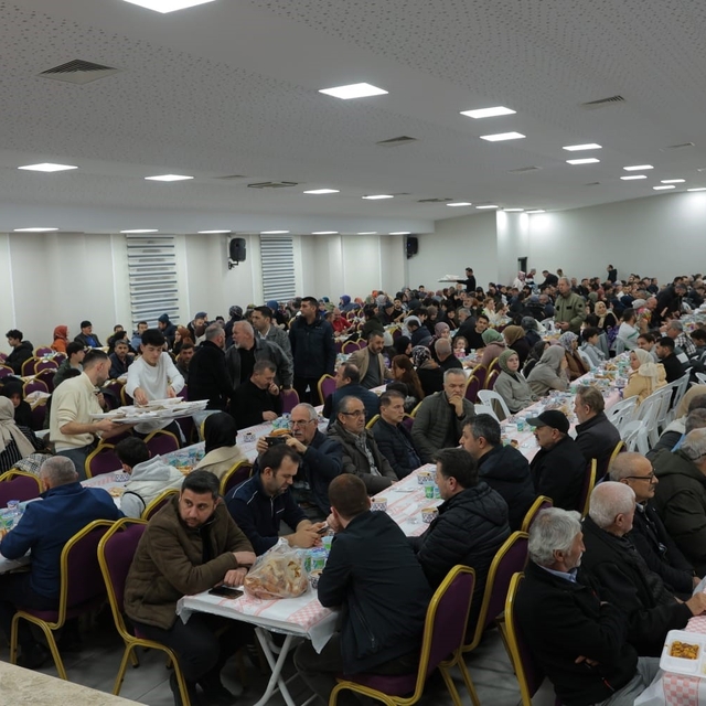 Uzuntarla'da ilçe protokolü ve vatandaşlar iftar sofrasında bir araya geldi