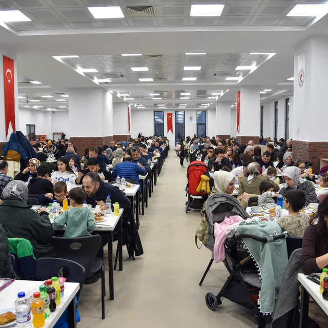 BŞEÜ personeli iftar yemeğinde bir araya geldi