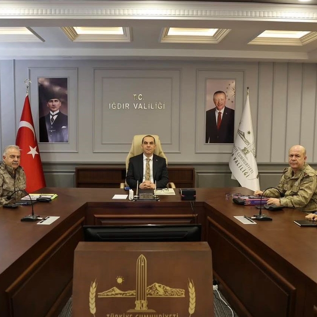 Sınır illerin valileri ile güvenlik toplantısı
Vali Taşolar, video konferan...