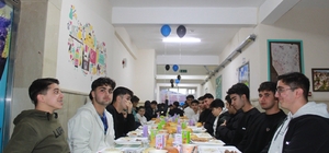 Siirt'te öğrenciler ve öğretmenler iftar sofrasında buluştu