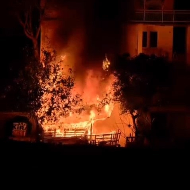 Baraka alevlere teslim oldu