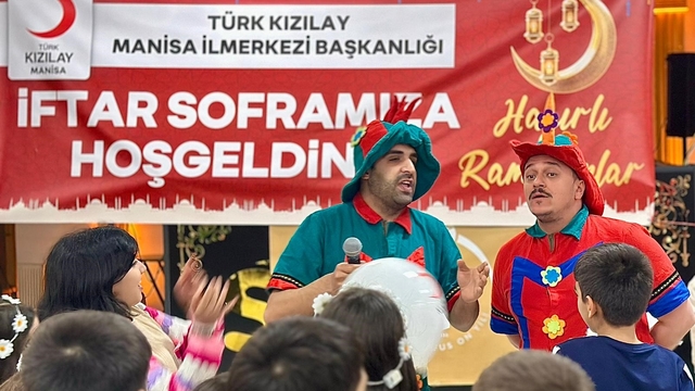 Türk Kızılay Manisa'dan, yetimler için özel iftar