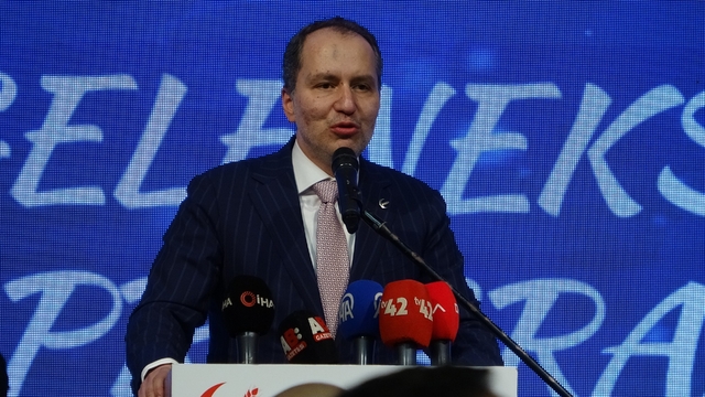 Fatih Erbakan: "Türkiye'nin güçlü olması lazım"
Fatih Erbakan, Konya'da partisinin iftar programına katıldı