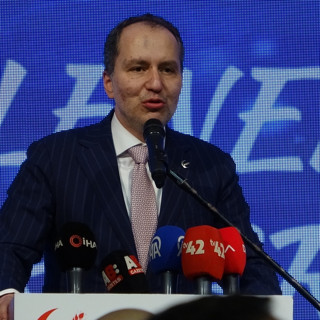 Fatih Erbakan: "Türkiye'nin güçlü olması lazım"
Fatih Erbakan, Konya'da par...