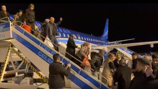 Bakü-Nahçıvan uçağı 71 yolcusuyla Iğdır'a indi