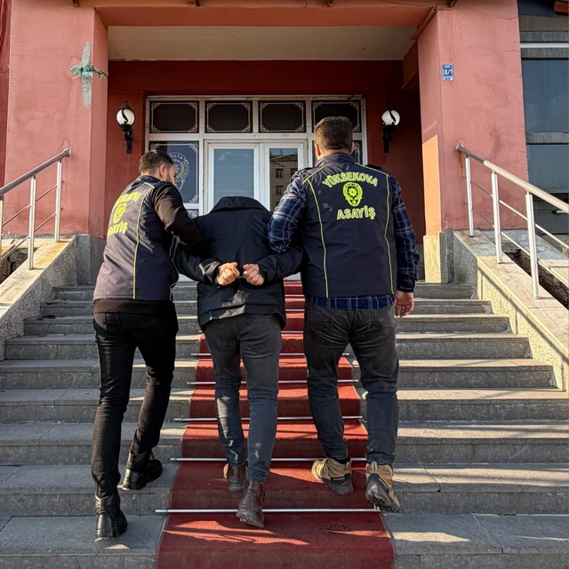 Hakkari'de kesinleşmiş 25 yıl hapis cezası bulunan firari hükümlü yakalandı