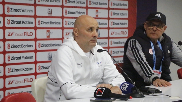 Sami Uğurlu: "İkinci yarı fiziksel olarak oyundan düştüğümüzü söyleyebilirim"
Antalyaspor Teknik Direktörü Sami Uğurlu:
"Skordan bağımsız olarak oyuncularımın genel anlamda performansından memnunum"