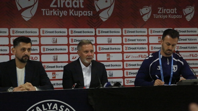 Thorsten Fink: "Galibiyeti hak ettiğimizi düşünüyorum"
Samsunspor Teknik Direktörü Thorsten Fink:
"Biz takım halinde çok doğru işler yaptık"