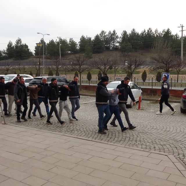 Uyuşturucu operasyonda gözaltına alınan şüphelilerden 3'ü tutuklandı