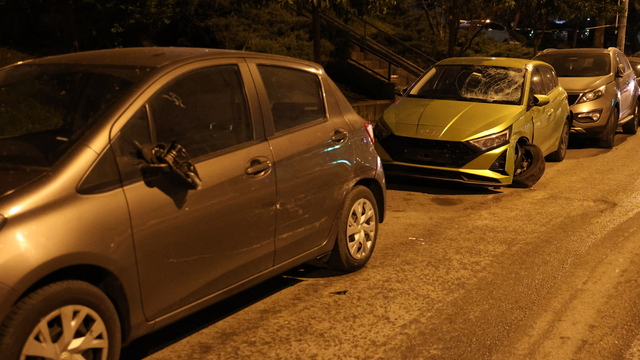 Karşı yöne geçen otomobil, motosiklet ve 5 araca çarptı: 1 yaralı