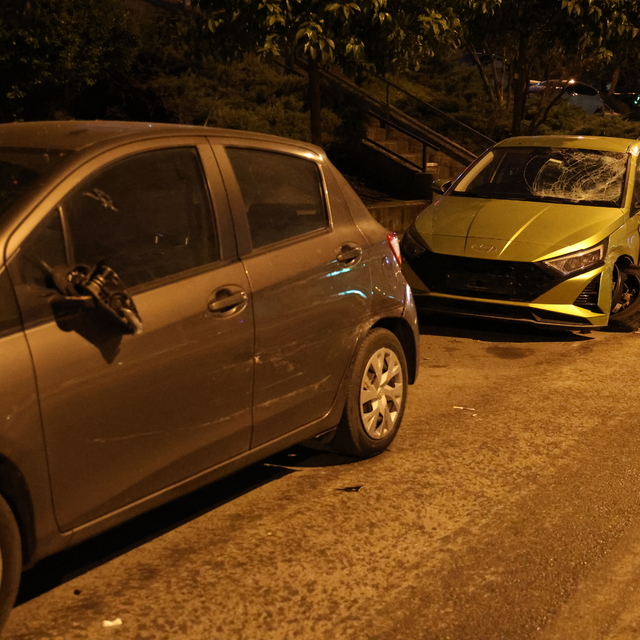 Karşı yöne geçen otomobil, motosiklet ve 5 araca çarptı: 1 yaralı