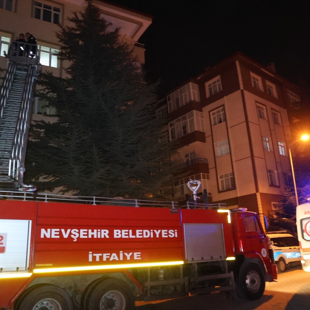 Kapıyı açmayınca ekipler seferber oldu
Yaşlı kadın evde uyurken bulundu