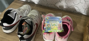 Teravih sonrası ayakkabılardan çıkan hediyeler çocukları sevindirdi