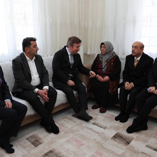 Vali Aydoğdu'dan ailelere Ramazan ziyareti