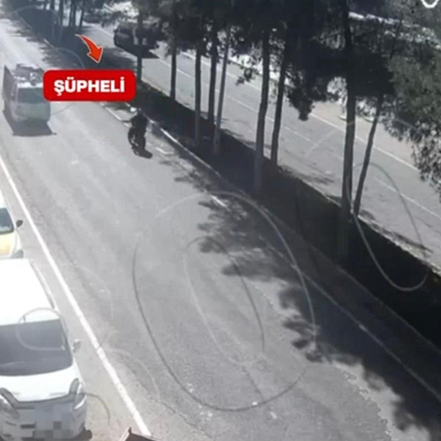 O kaçtı, polis böyle kovaladı: 'Dur' ihtarına uymamaktan 200 bin TL ceza
16...