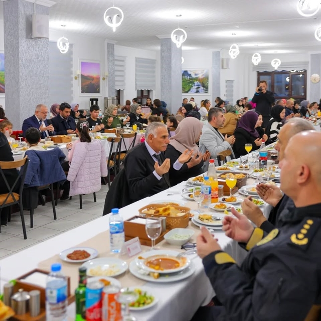 Bayburt'ta Dünya Yetimler Günü dolayısıyla iftar programı düzenlendi