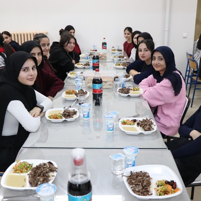 Tercan Kaymakamı öğrencilerle iftar sofrasında