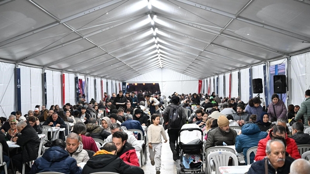 Başkan Çerçioğlu, vatandaşlarla iftar sofrasında bir araya geldi