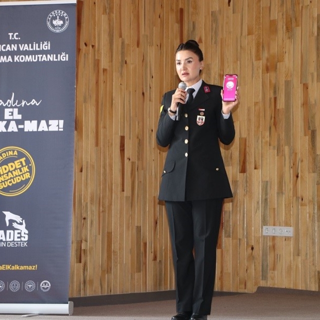 Erzincan jandarmasından KYK öğrencilerine güvenlik ve bağımlılıkla mücadele...