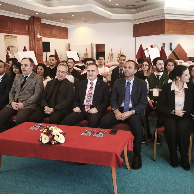 Vali Akbıyık gençlerle çalıştayda buluştu