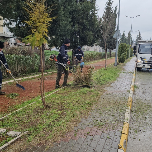 Büyükşehir ekiplerinden Nazilli yürüyüş yolunda bakım çalışması