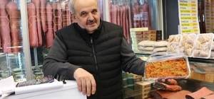 Kayseri’de ramazanın vazgeçilmezi sucuk içi, iftar sofralarını süslüyor