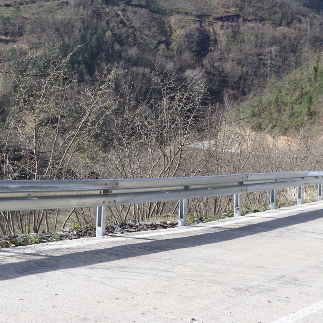 Ölüm yoluna bariyerli önlem