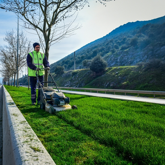 Bursa'da cadde ve bulvarlara estetik dokunuş