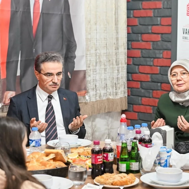 Yetim çocuklarla iftar yaptılar