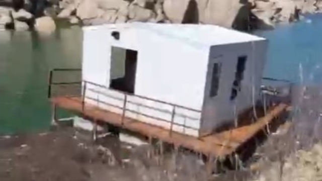 Çine Barajı'nda yüzen ev
Barajda su seviyesi yükselince, konteyner baraka suya kapıldı