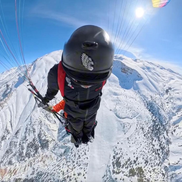 Yarasa adam Ergan Dağı Kayak Merkezi'nde uçtu