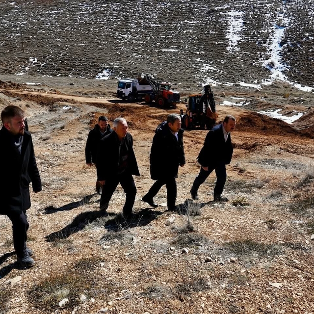 Darende'de stabilize yol çalışmaları için saha incelemesi