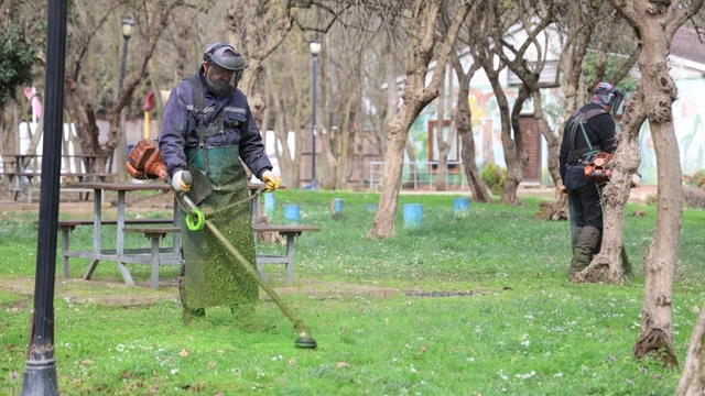 Kartepe'de park ve yürüyüş yollarında bahar temizliği çalışması