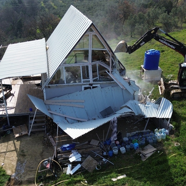 tarım arazisindeki tiny house'lar bir bir yıkıldı